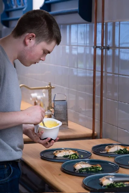 Elev anretter mad på gastrolinjen